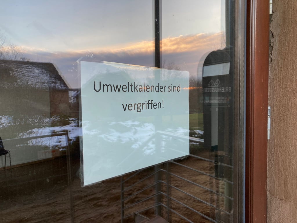 Vor zwei Jahren waren Umweltkalender im Saalekreis nach der Umstellung an vielen Stellen nicht verfügbar. Das sorgte für Unmut bei der Bevölkerung. 