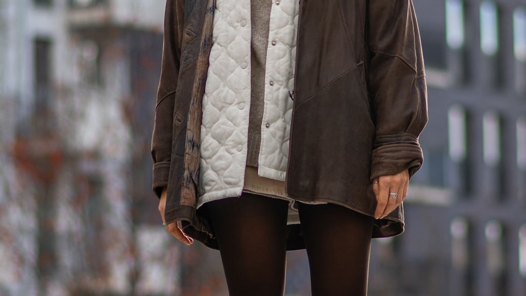 Beim „Zwiebellook“ lässt sich Schicht für Schicht die Kleidung je nach Temperaturempfinden an- und ausziehen.