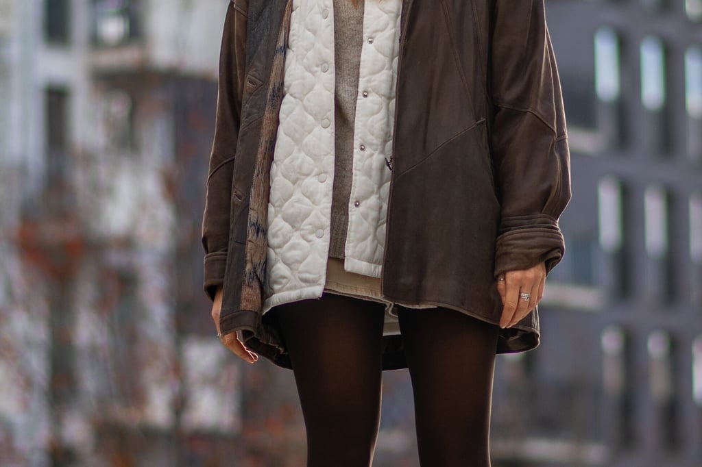 Beim „Zwiebellook“ lässt sich Schicht für Schicht die Kleidung je nach Temperaturempfinden an- und ausziehen.