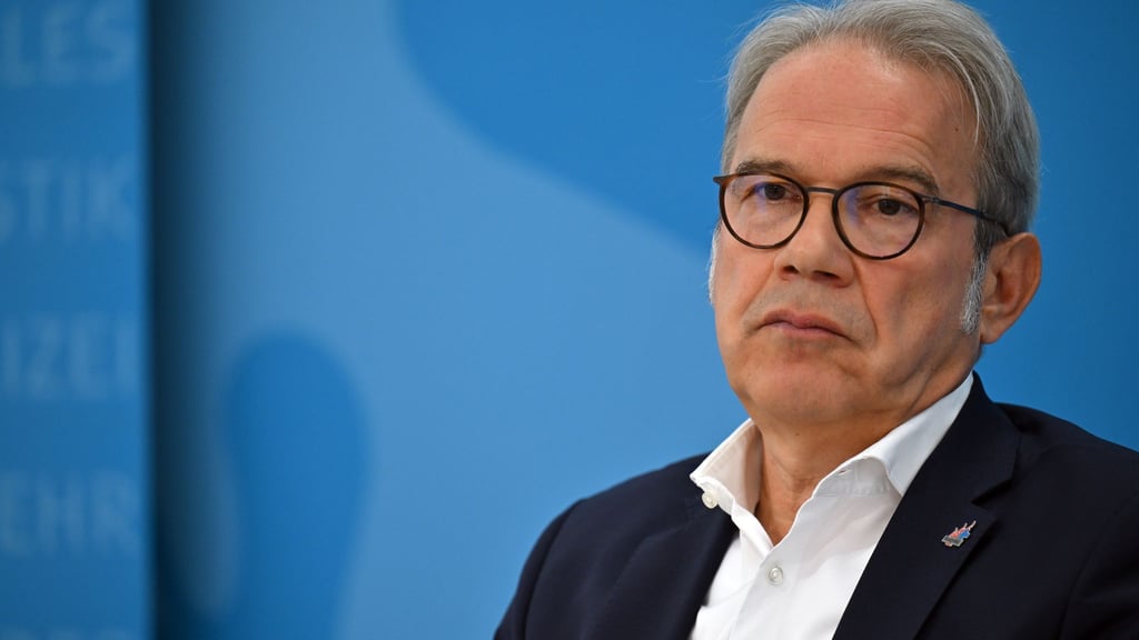 Die Wirtschaftsstatistik für das erste Halbjahr 2025 stimmt den Minister für Landesentwicklung, Georg Maier (SPD), optimistisch. (Archivbild)