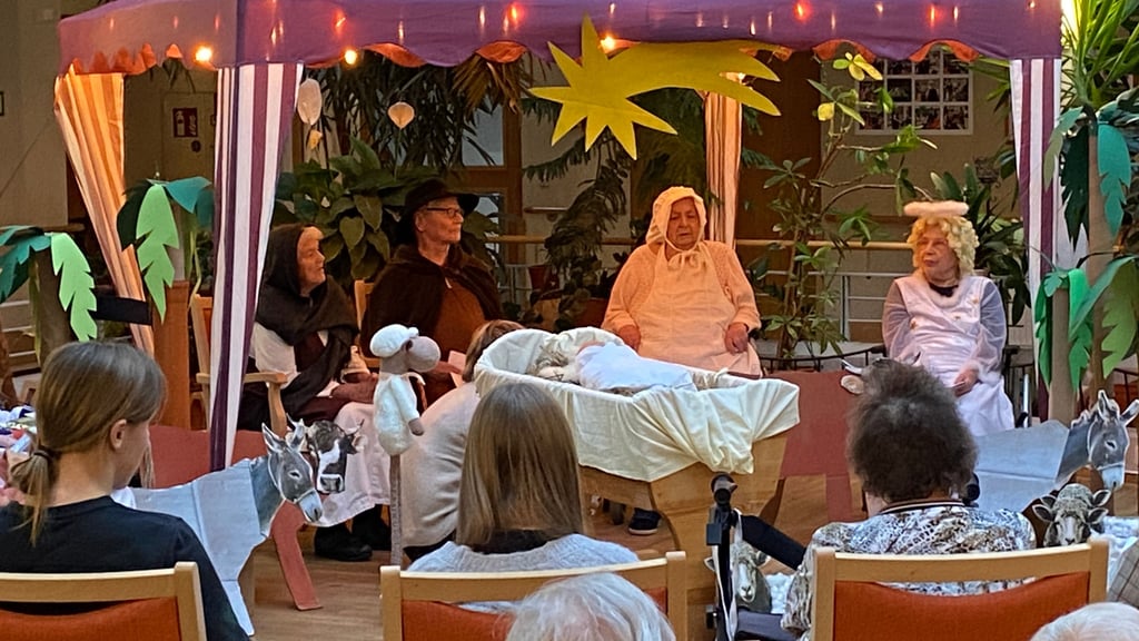 Der lebendige Adventskalender in Genthin begann mit einem Krippenspiel in Genthin-Wald.