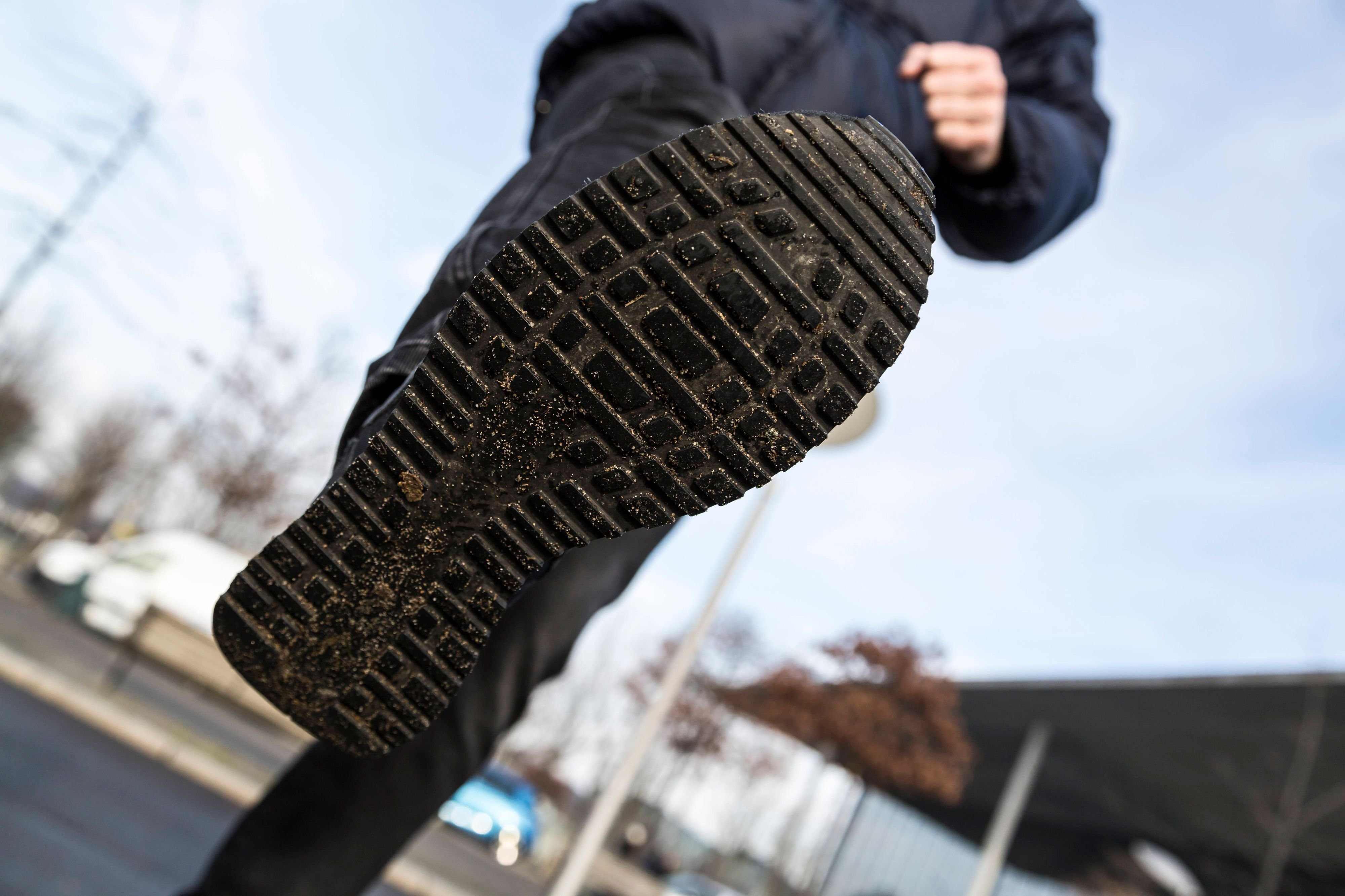 Auch Krankenschwester in Notaufnahme verletzt: Brutale Attacke im Zug nach Magdeburg: Täter muss ins Gefängnis