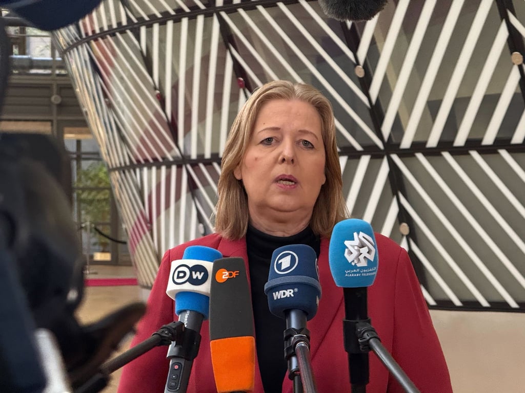 „Wir werden sie hier aufnehmen, wie wir alle anderen auch aufgenommen haben“, sagt Arbeitsministerin Bärbel Bas über junge Männer aus der Ukraine.