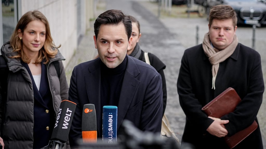 JU-Chef Johannes Winkel will bei der Abstimmung über das umstrittene Rentenpaket der Koalition mit Nein stimmen. Doch in einer Erklärung halten sich die jungen „Renten-Rebellen“ in der Union eine Hintertür offen.