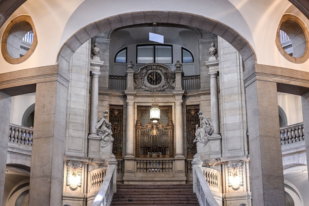 Die Treppenhalle im Kammergericht Berlin im Gebäude in der Elßholzstraße. (Archivbild)
