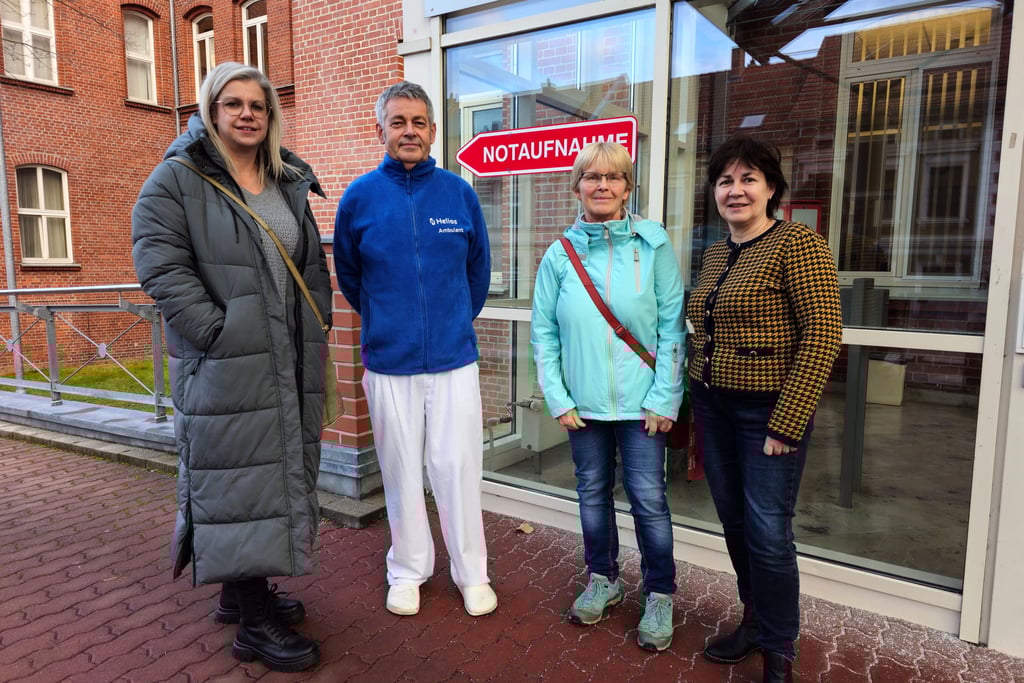 Susan Müller, Chefarzt Michael Schölzel, Simone Krull und Anke Stübe hoffen, wie ihre 266 Kollgen auch, dass bald eine Lösung zum Weiterbetrieb der Zerbster Klinik gefunden wird.