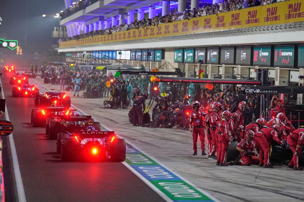 Alle kamen zum Reifenwechsel in der Safety-Car-Phase, nur McLaren nicht.
