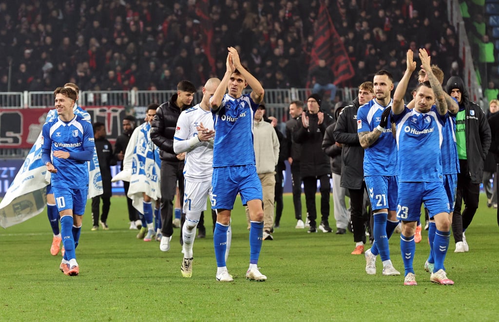 Am Samstag bezwang der 1. FC Magdeburg in der 2. Bundesliga den 1. FC Nürnberg. Die FCM-Spieler ließen sich anschließend feiern.