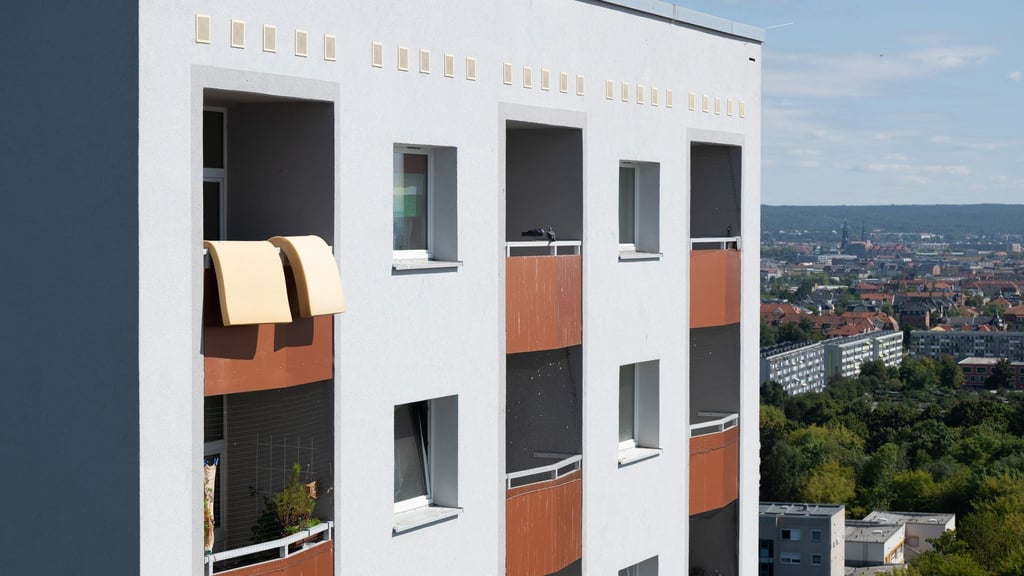 Bei der Sanierung ihrer Bestandsimmobilien sehen sich die Wohnungsunternehmen im Südosten von Klimaschutzvorgaben finaziell überfordert. (Archivbild)