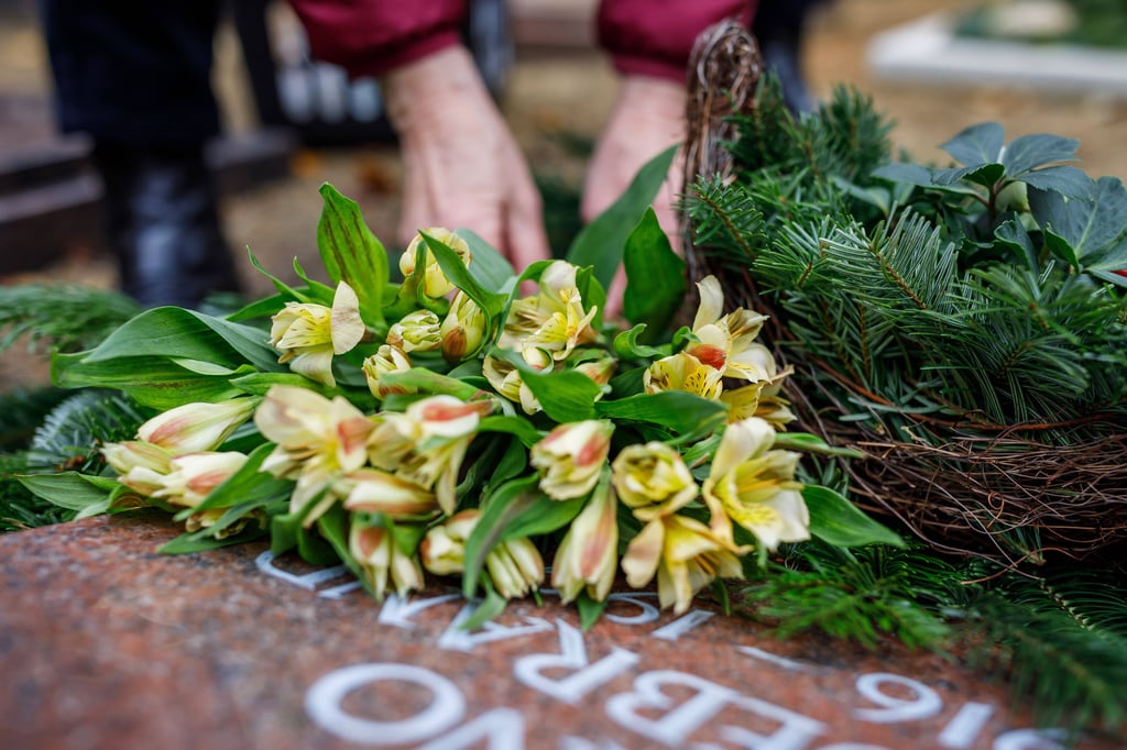 Die Gebühren für Bestattungen in Burg sollen steigen. Darüber entscheidet nun der Stadtrat.