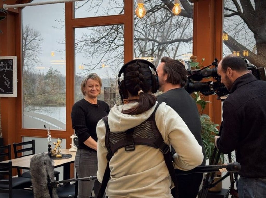 Derzeit laufen in Halle und Umgebung die Dreharbeiten für die TV-Kochsendung Mein Lokal, Dein Lokal. Anfang 2026 werden die Folgen auf Kabel Eins ausgestrahlt.