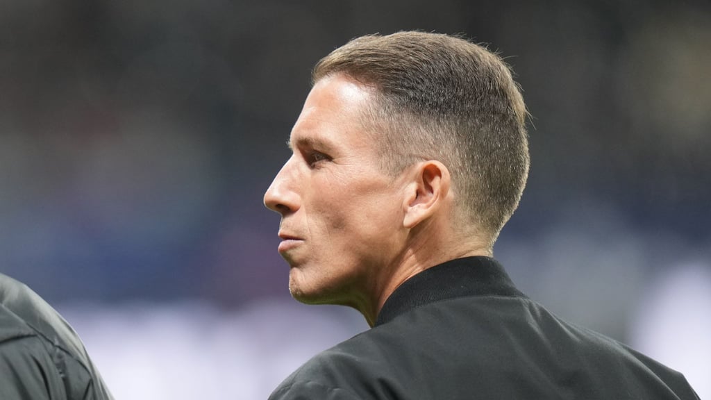 Die Zukunft von Wolfsburgs Coach Daniel Bauer ist ungewiss.