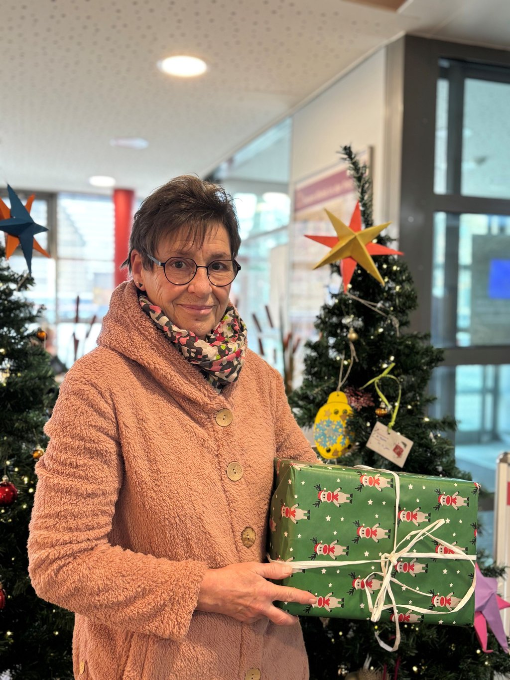 Antje Zönnchen, Pflegekraft in der Bördeklinik Neindorf, hat 2018 den Wunschweihnachtsbaum vorgeschlagen und unterstützt weiterhin die weihnachtliche Aktion.