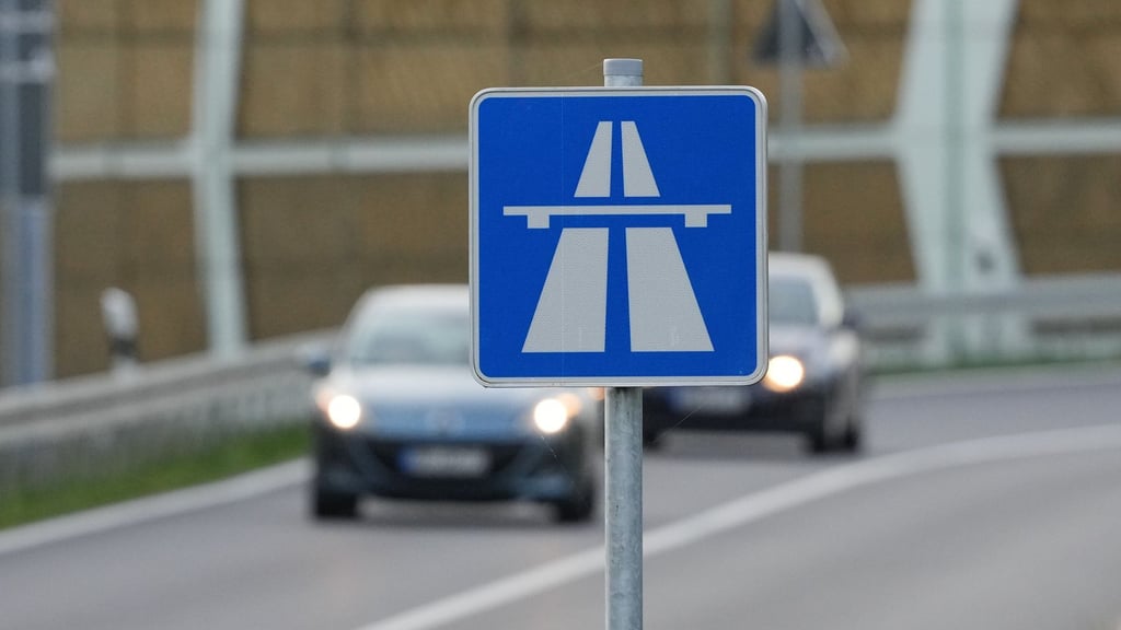 Vor allem bei Autobahnfahrten machen sich höhere Spritkosten bemerkbar.