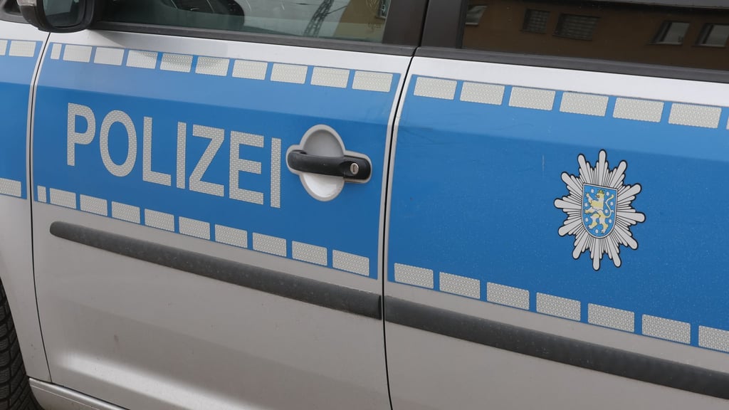 Die Polizei ermittelt wegen fahrlässiger Brandstiftung. (Symbolbild)
