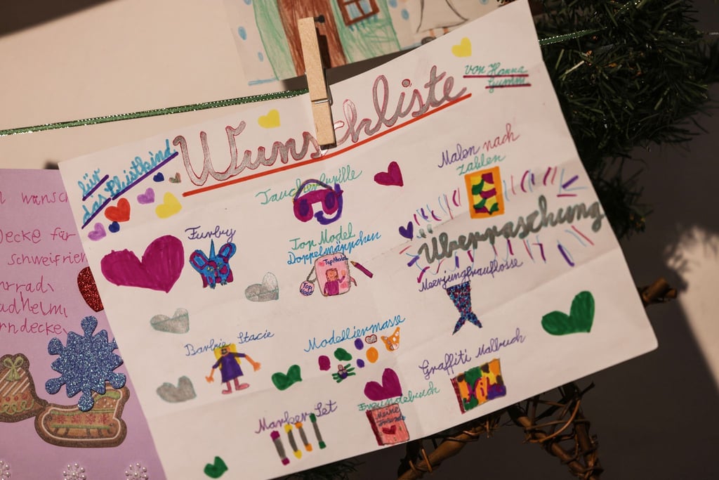 Viele Kinder haben ihre Briefe mit Malereien oder Aufklebern verziert. (Archivbild)