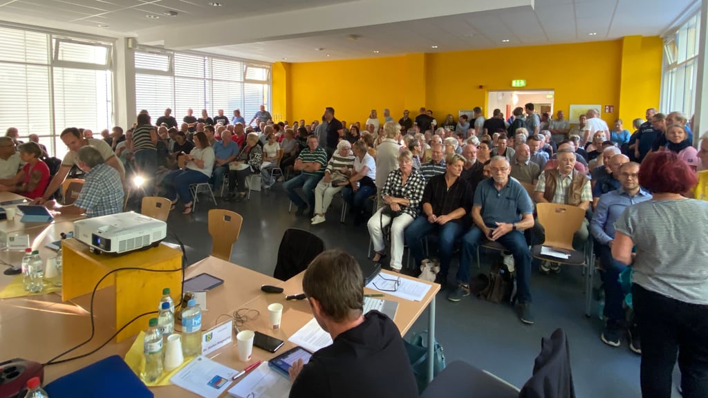 Anfang September ist die Aula in Güsen bei der Sitzung des Gemeinderates bereits überfüllt gewesen.