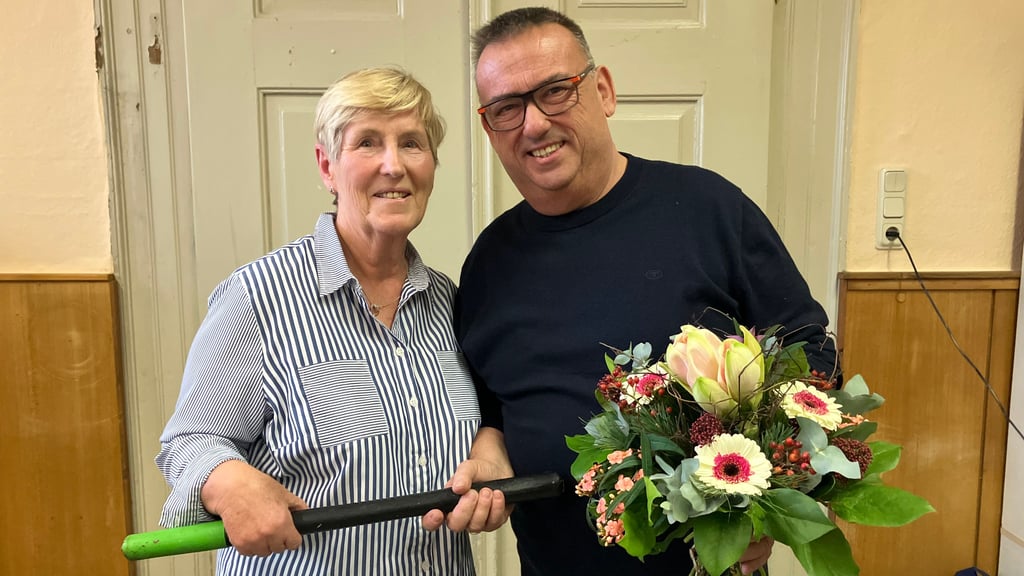 Bei der Ortsgruppe der Volkssolidarität Bennungen übergibt die langjährige Vorsitzende Waltraud Fritsche den Staffelstab an Jörg Wernecke. 
