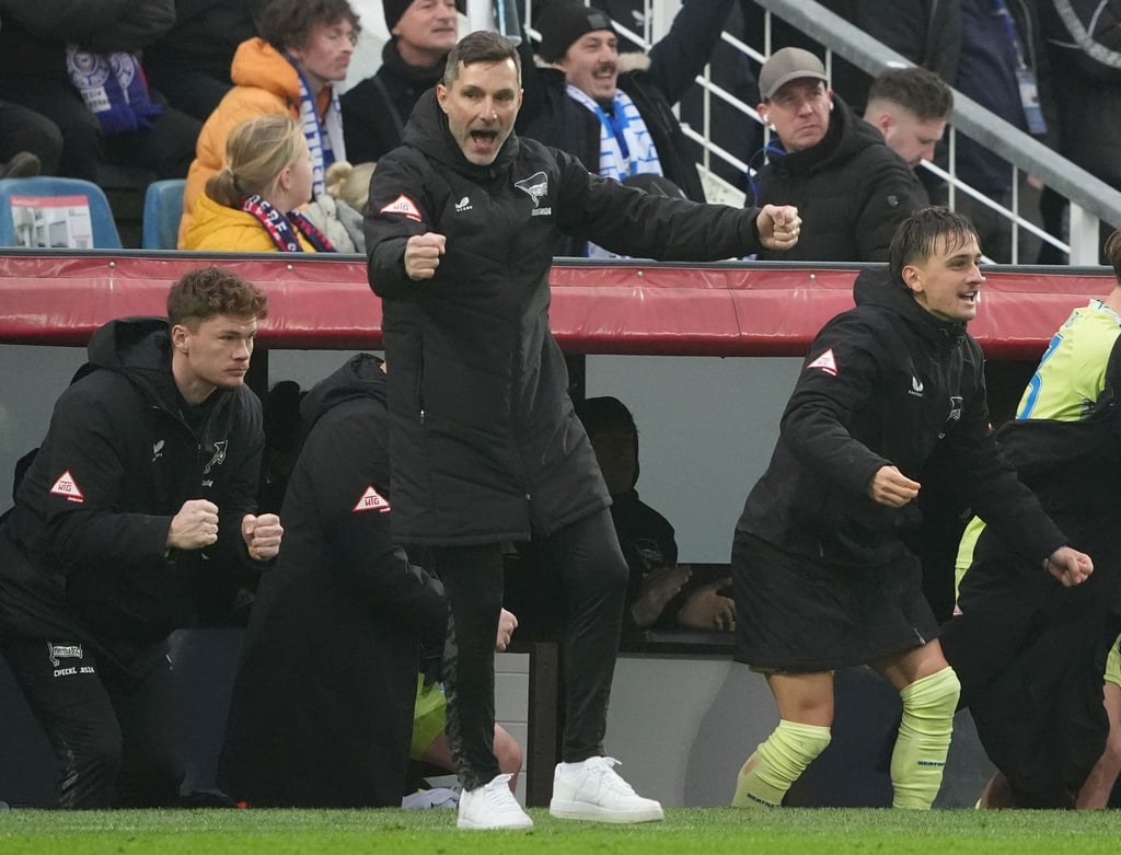 Trainer Stefan Leitl will mit der Hertha auf Erfolgskurs bleiben.