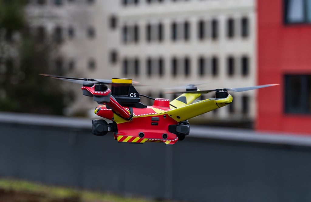 Automatisierte Drohnen sollen künftig Livebilder von Einsatzorten liefern - noch vor Eintreffen der Feuerwehr. (Handout)