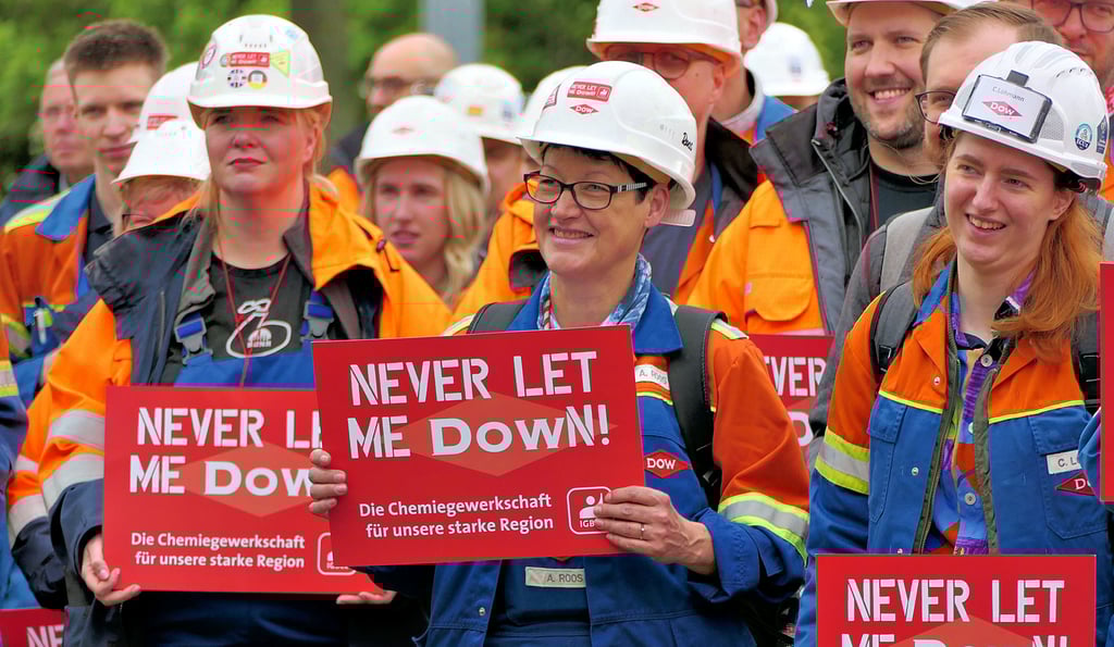 Im Frühjahr forderten viele Dow-Mitarbeiter in Böhlen, ihr Arbeitgeber möge sie nicht fallen lassen. 