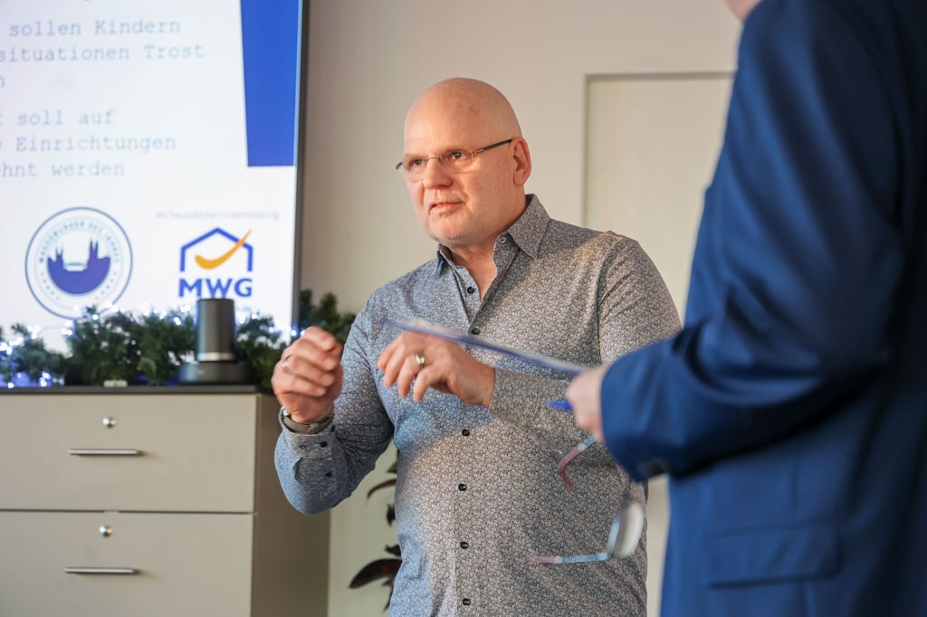 Kennenlernen und gemütliches Beisammensein der Kandidaten für den Volksstimme-Titel „Magdeburger des Jahres 2025“. Hier Ingo Host von der Aktion Tröste-Teddys für Kinder.