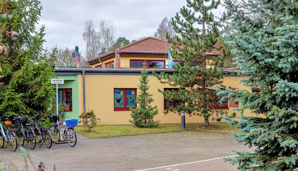 Dieses Foto des Waldkindergartens Gommern steht symbolisch für alle Kitas der Einheitsgemeinde Gommern. Die Kosten für Ausgleichszahlungen an die Kitas und den Hort explodieren. Daher muss auch über eine Erhöhung der Elternbeiträge diskutiert werden.  