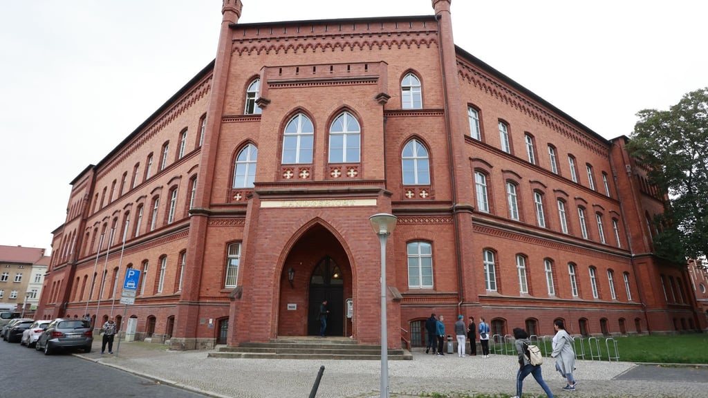 Am Landgericht Stendal beginnt der Prozess gegen einen Häftling, der seine Ehefrau während eines Besuchs in der sogenannten Liebeszelle erwürgt haben soll. (Symbolfoto)
