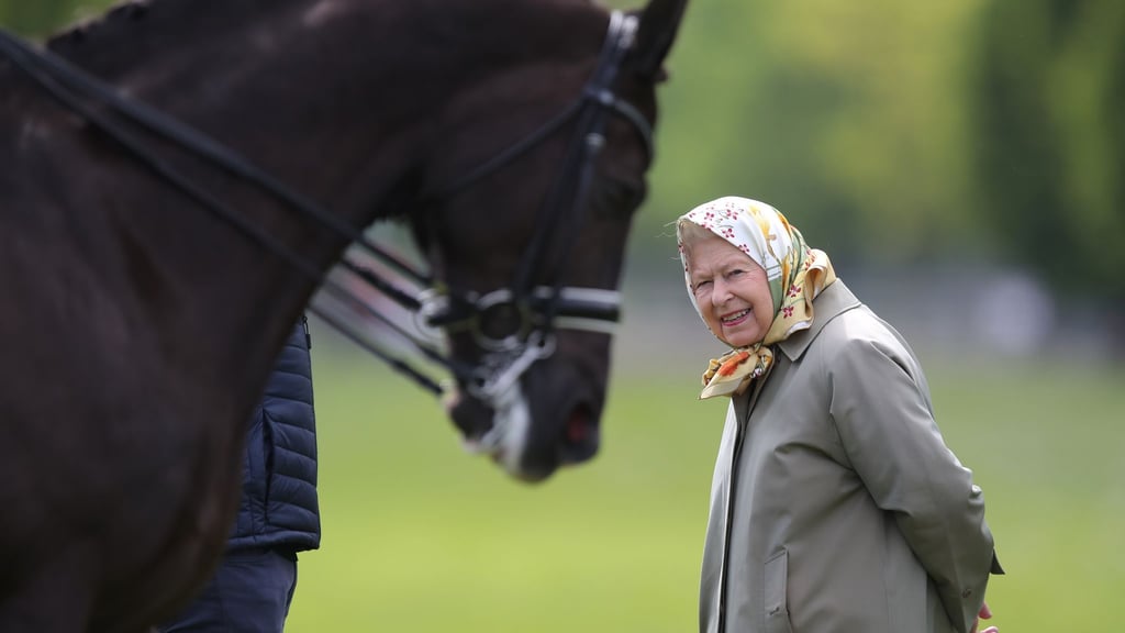 Das Weltklasse-Dressurpferd Valegro - hier 2022 mit Königin Elizabeth II. - ist gestorben. (Archivfoto)