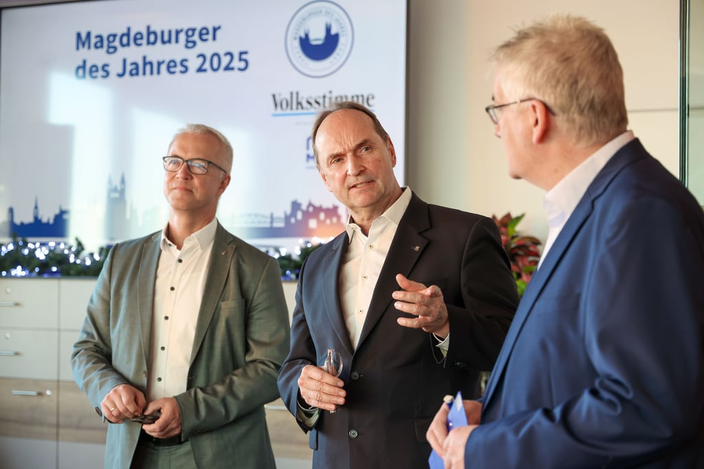 Im neuen MWG-Forum am Breiten Weg stellten sich die Kandidaten vor und wurden von Volksstimme-Lokalchef Rainer Schweingel (r.) und den Unterstützern und MWG-Vorständen Andreas Hartung (l.) und Thomas Fischbeck empfangen. 