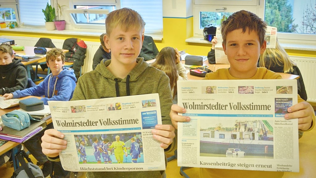 Maurice und Noah aus der Klasse 8a sind zwei der Schüler, die sich im Rahmen des Medienklasse-Projektes der Mediengruppe Mitteldeutschland mit der Volksstimme und den Printmedien beschäftigt haben.