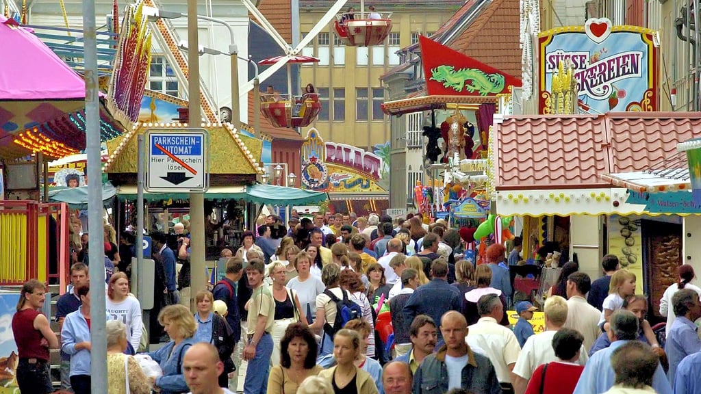 Das Gildefest im Jahr 2003: Damals fand das Fest noch zwischen Herrenbreite und Marktplatz mitten im Ascherslebener Stadtzentrum statt.