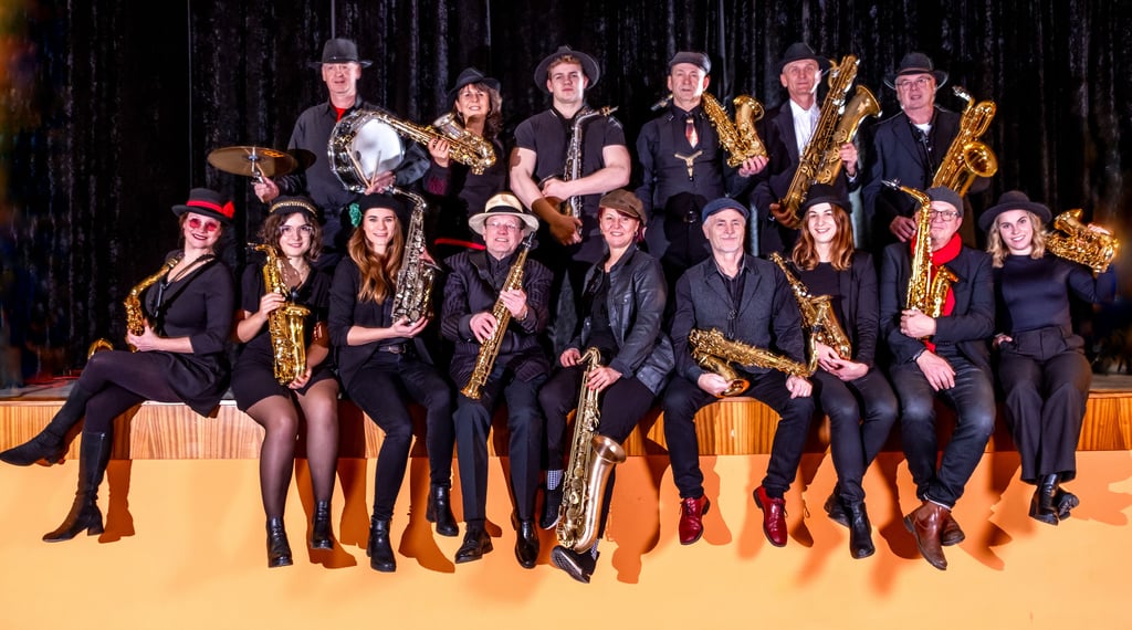 Haben Lust auf die „Kanne“: Die Mitglieder der Band „Saxlust“ laden bereits zum vierten Mal zum Adventskonzert nach Teutschenthal ein. 