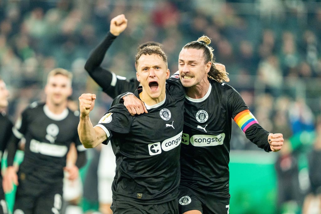 Martijn Kaars hat im DFB-Pokal-Achtelfinale sein erstes Tor für den FC St. Pauli geschossen. Der Ex-FCM-Stürmer zog gegen Borussia Mönchengladbach in die nächste Runde ein.
