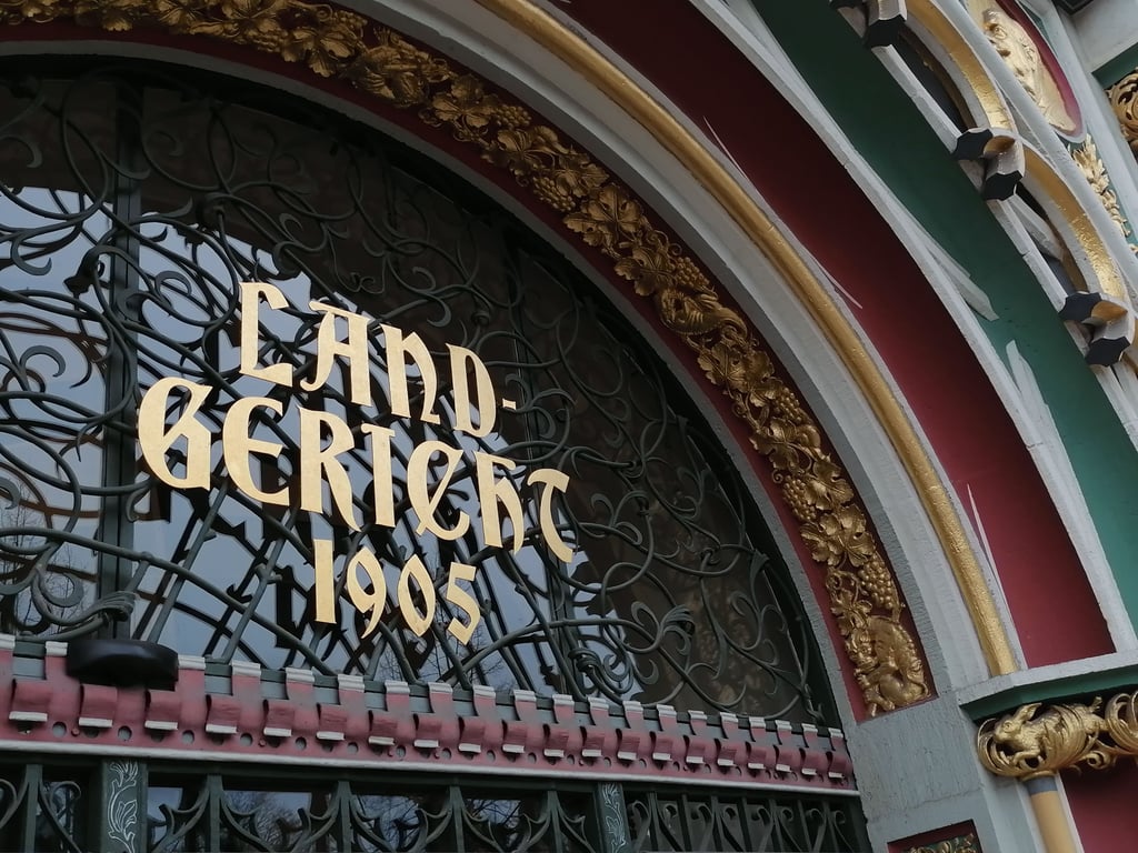 Der Prozess um den Einbruchsdiebstahl in Leuna im Mai 2023 wird am Landgericht Halle verhandelt.