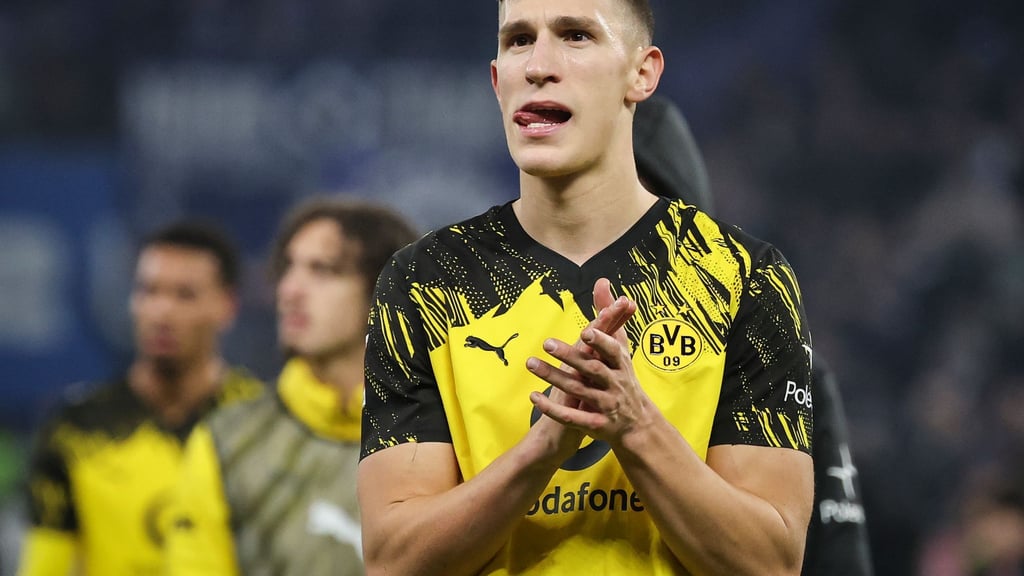 Geht es nach Lothar Matthäus, bleibt Nico Schlotterbeck in Dortmund. (Archivbild)