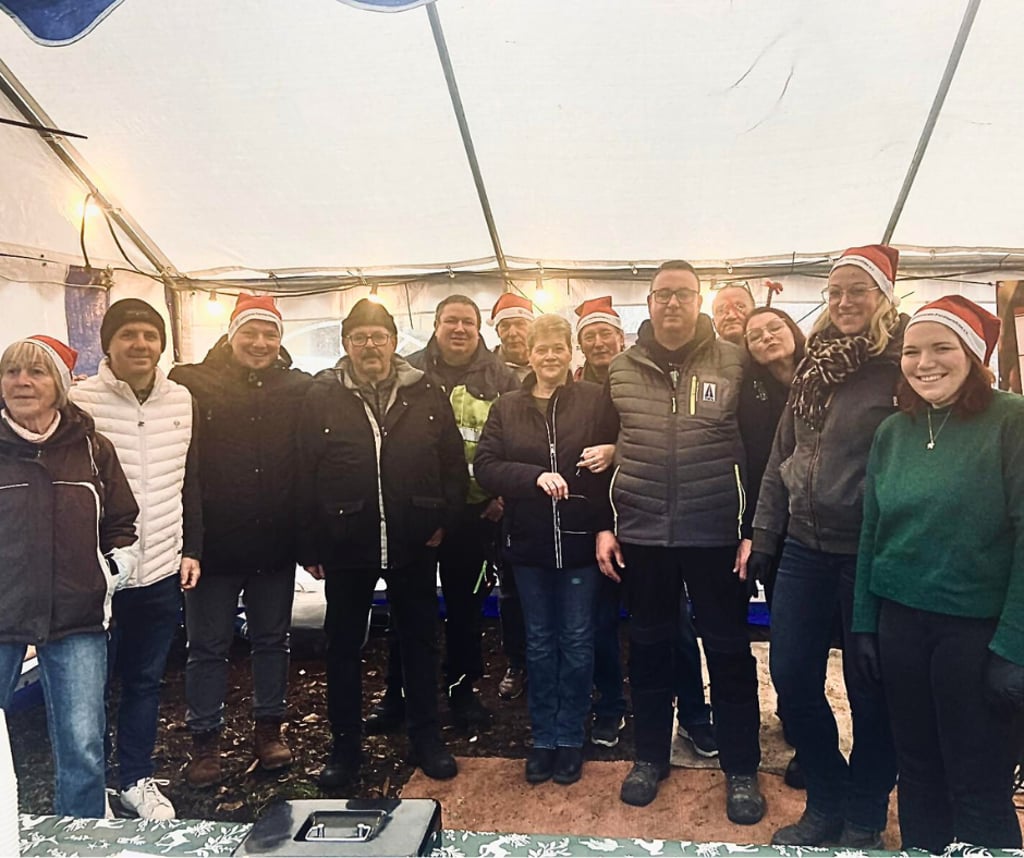 Das Helfer- und Organisatoren-Team des Weihnachtsmarktes. 