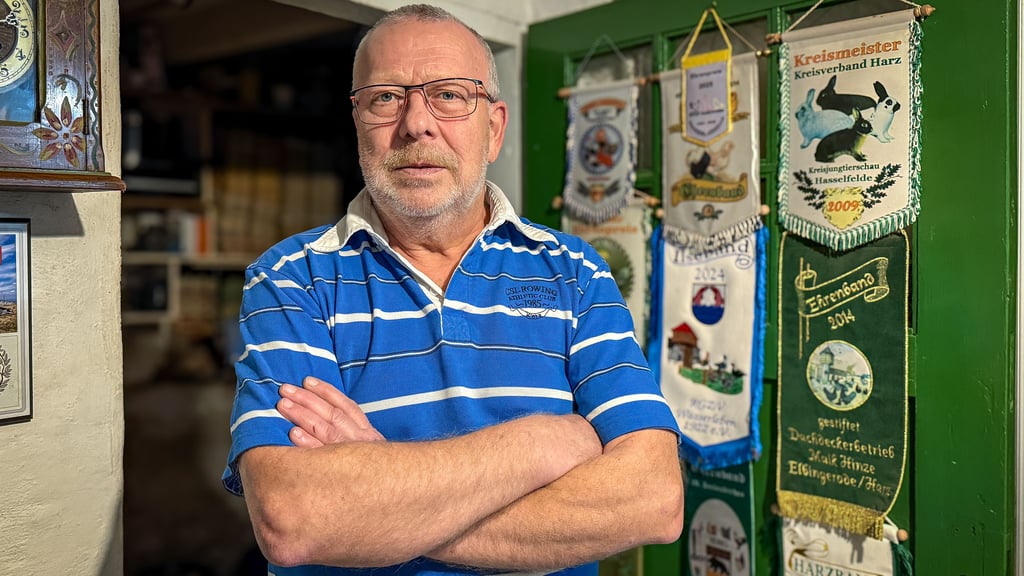 Der Verein Harzglück G70 Elbingerode lädt am 13. und 14. Dezember 2025 zur Ortsschau in sein Vereinsdomizil an der Ernst-Grube-Straße 18 ein. Wegen der Vogelgrippe müsse das Federvieh dieses Mal im Stall bleiben, erklärte Vereinschef Lutz Rübesamen.