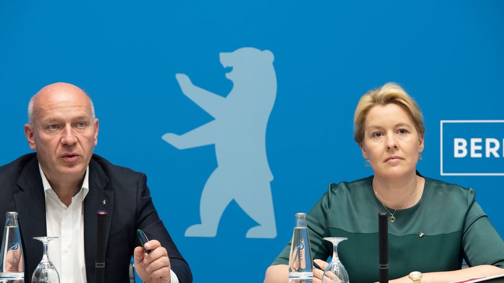 Berlins Regierender Bürgermeister Kai Wegner (CDU) und Wirtschaftssenatorin Franziska Giffey (SPD) wollen verstärkt auf Unternehmen aus der Sicherheits- und Verteidigungswirtschaft setzen. (Archivbild)