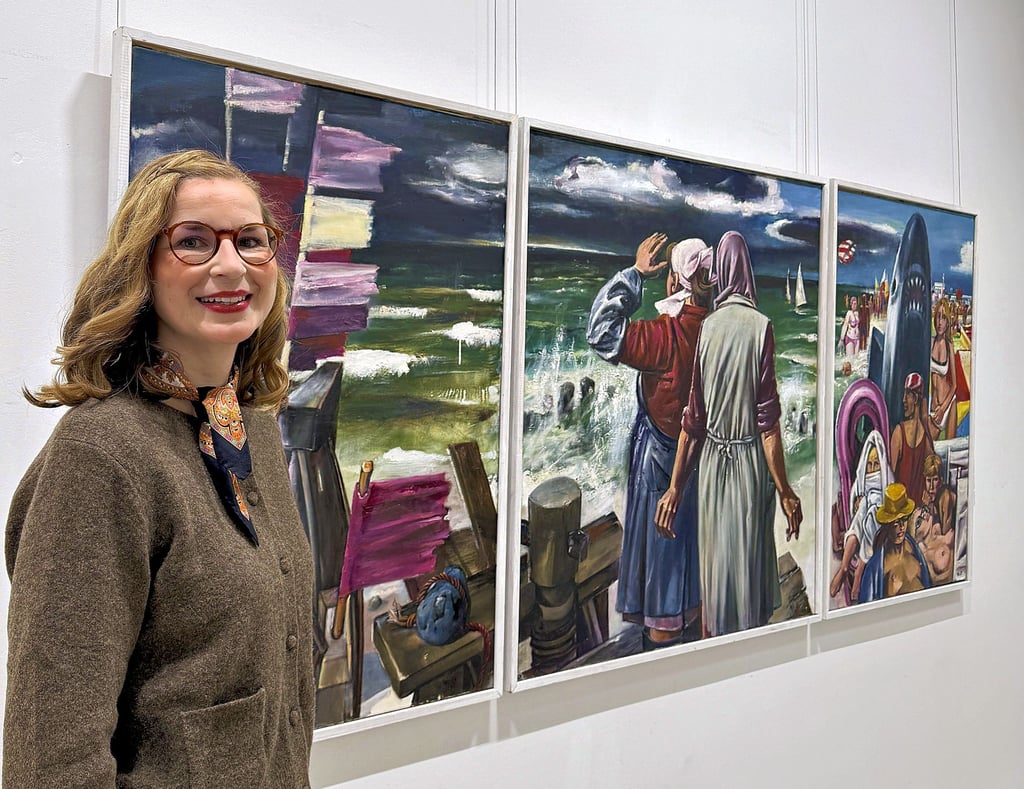 Alexandra Schmücking, Leiterin der cCe Galerie, eröffnete die Ausstellung am 2. Dezember 2025. 