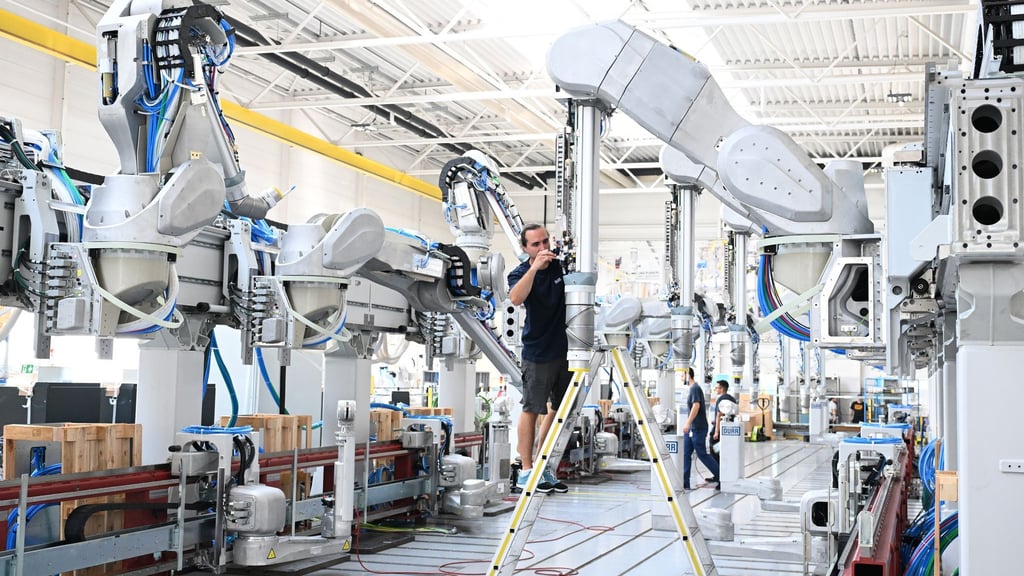 Order aus Übersee retten die Auftragszahlen für den deutschen Maschinenbau im Oktober.