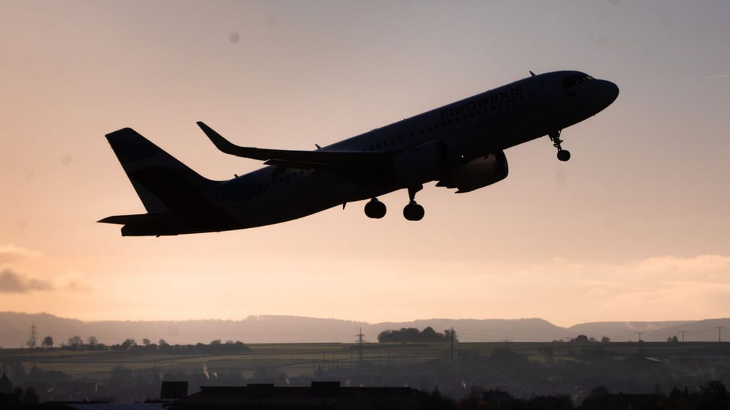 Die Ticketpreise für Flugreisen schwanken teilweise enorm.