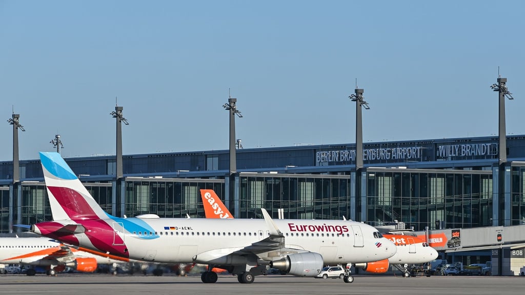 Die Lufthansa-Tochter Eurowings stationiert am BER künftig neun Flugzeuge, zwei mehr als bisher. (Archivbild)