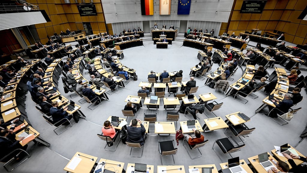 Laut einer aktuellen Umfrage müssten CDU und SPD in Berlin deutliche Verluste hinnehmen. (Archivbild)