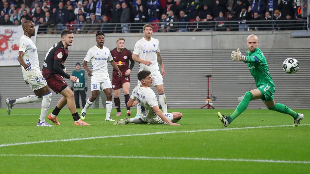 Der 1. FC Magdeburg hat bei RB Leipzig den Einzug ins Viertelfinale im DFB-Pokal verpasst.