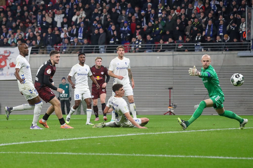Der 1. FC Magdeburg hat bei RB Leipzig den Einzug ins Viertelfinale im DFB-Pokal verpasst.