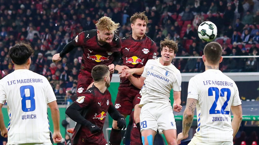 Augen zu und durch: RB Leipzig gegen den 1. FC Magdeburg.