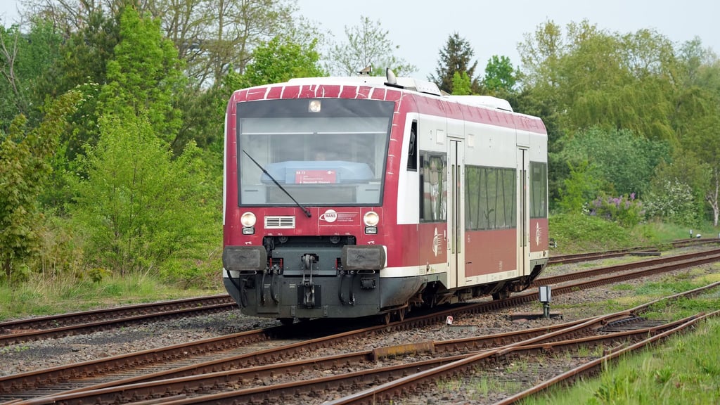 Die Hanseatische Eisenbahn GmbH betreibt auch in den kommenden drei Jahre die Linien RB73 und RB74 in der Prignitz. (Archivbild)