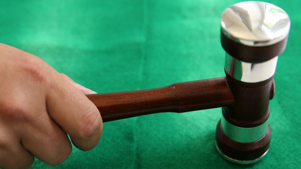 Nach Angaben der Norddeutschen Grundstücksauktionen AG werden am Mittwoch 22 Immobilien versteigert. (Symbolbild)