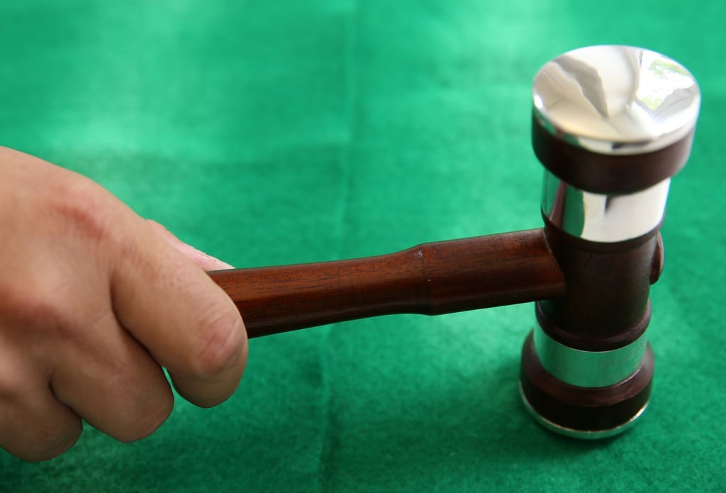 Nach Angaben der Norddeutschen Grundstücksauktionen AG werden am Mittwoch 22 Immobilien versteigert. (Symbolbild)